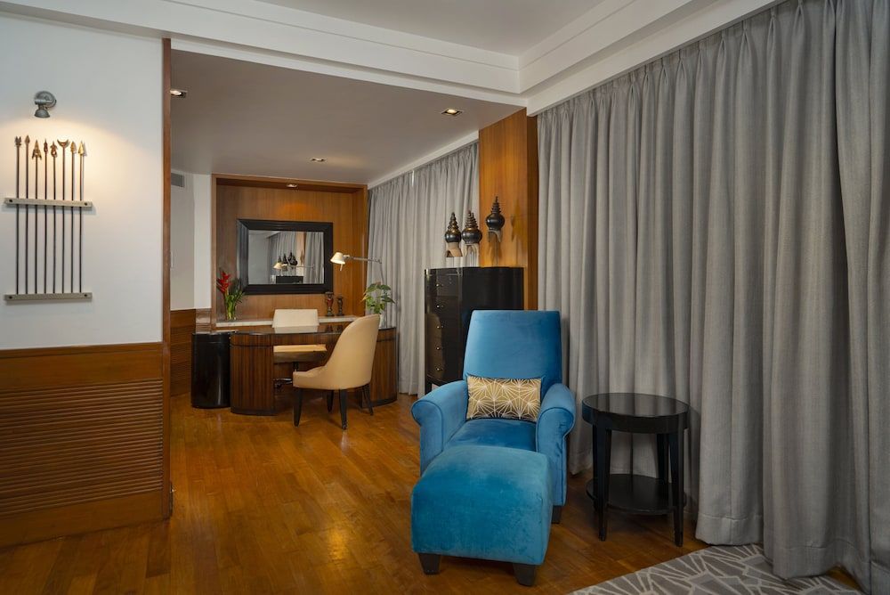 InterContinental Marine Drive Mumbai, an IHG Hotel Junior Suite, 1 King Bed, Bay View 11