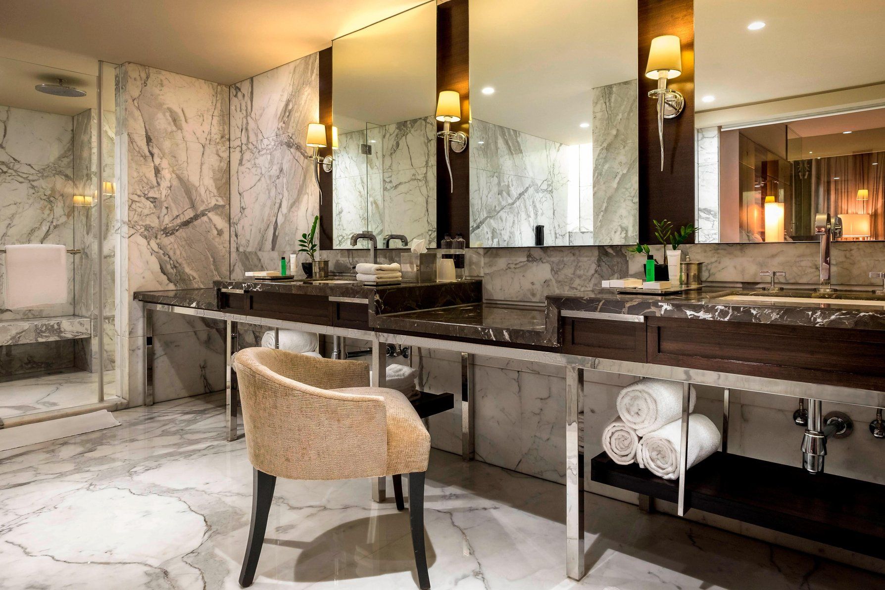 Twin/Twin Grand Premier, Larger Guest Room - Bath