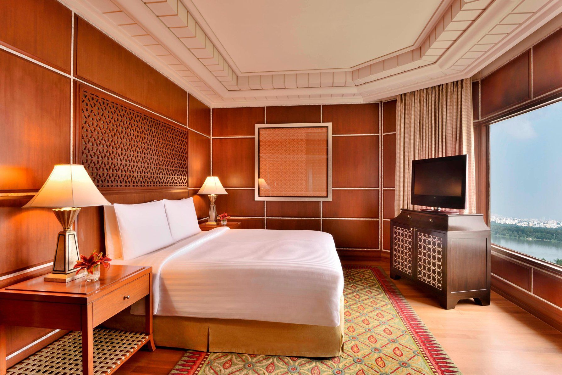 Executive lounge access, 1 Bedroom Presidential Suite, 1 King, Lake view