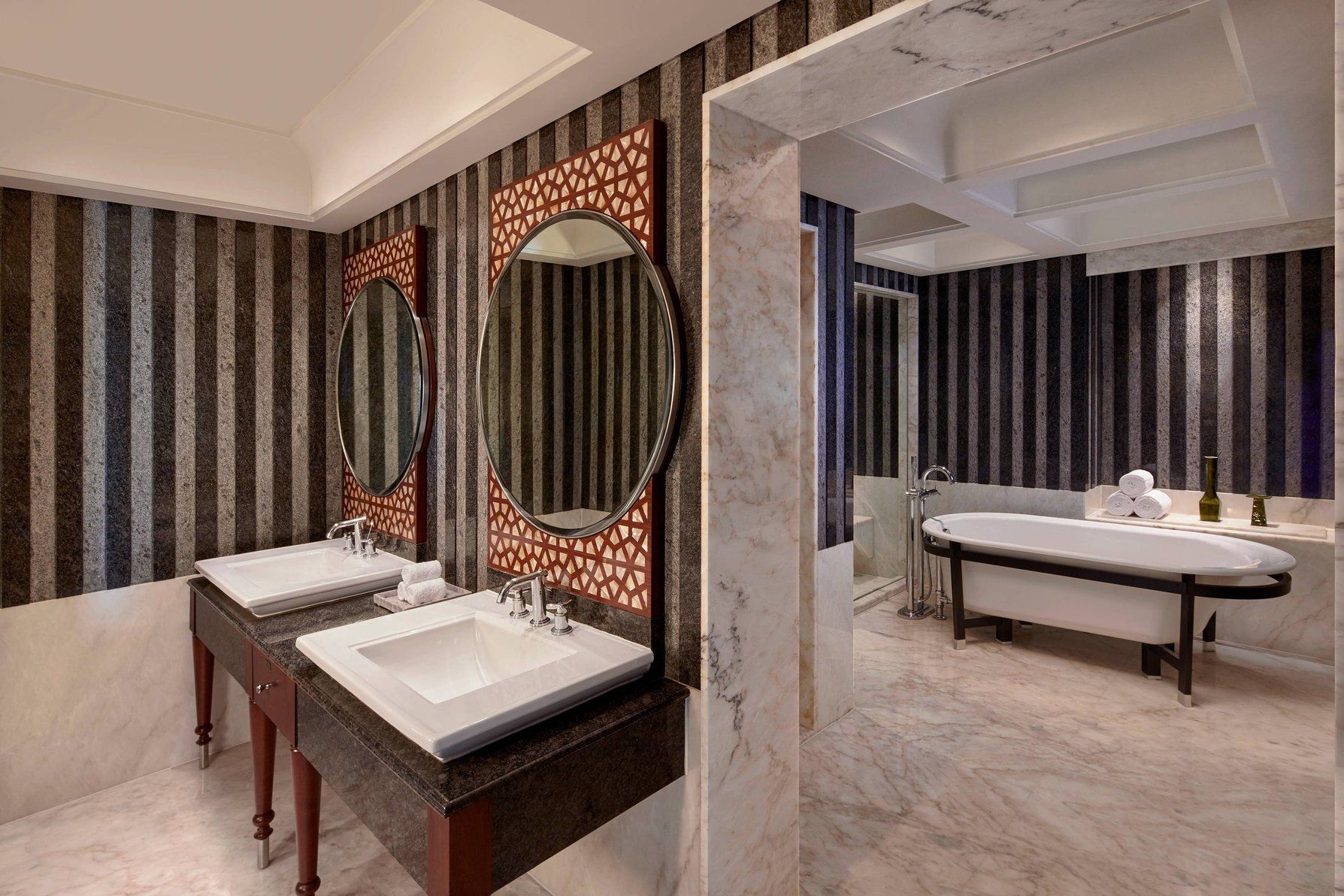 Executive lounge access, 1 Bedroom Presidential Suite, 1 King, Lake view