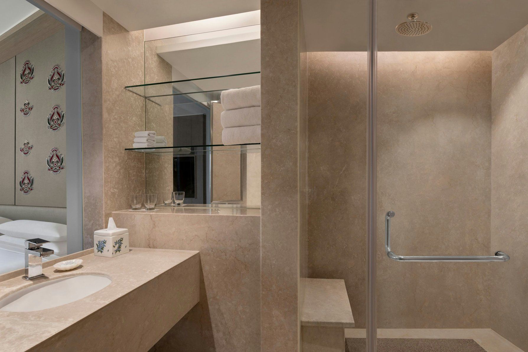 Sheraton New Delhi Hotel Deluxe Room, Guest room, King, City view, Pool access 3