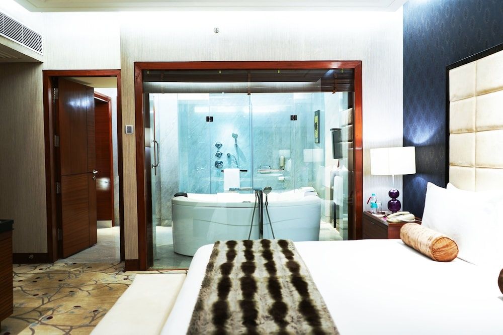 Suite, 1 Bedroom, Pool View
