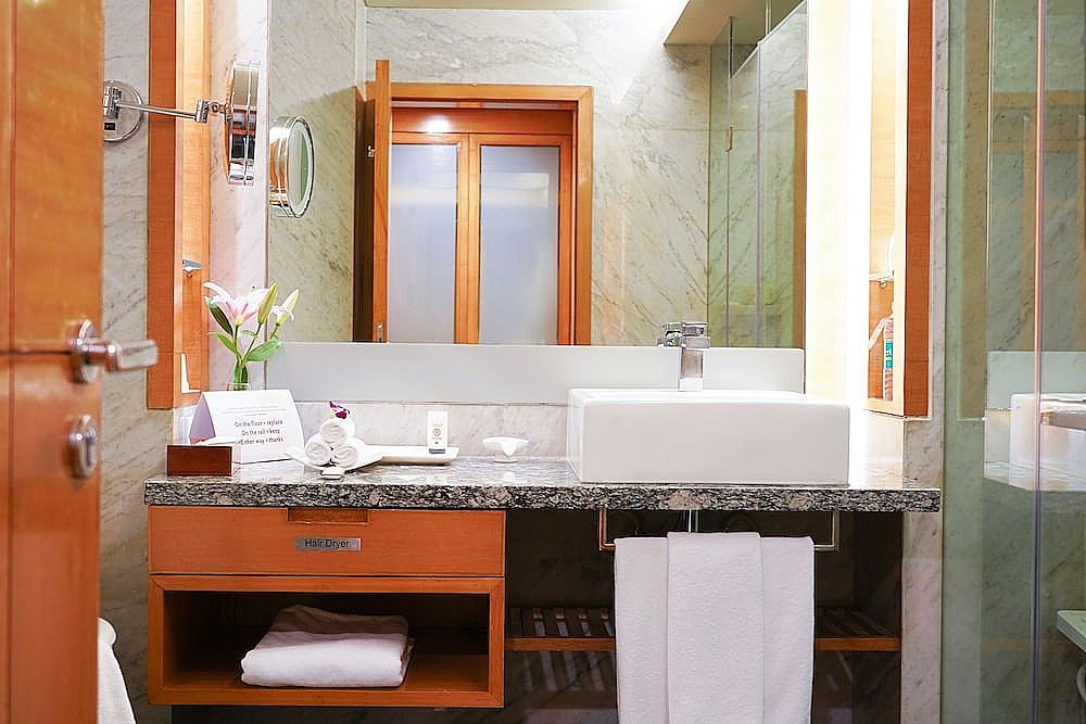 Crowne Plaza Hotel Gurgaon, an IHG Hotel Standard Room, 1 King Bed, Smoking, City View 7