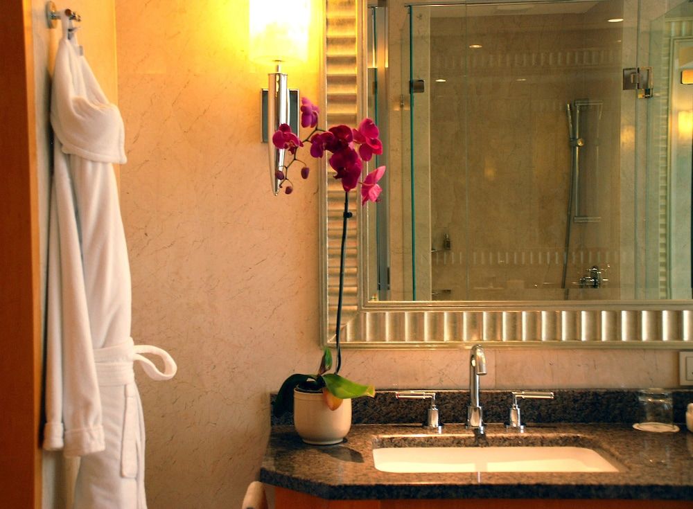 Four Seasons Hotel Mumbai Superior Room, 1 King Bed 6