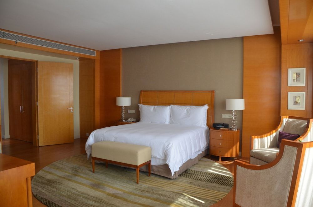 Four Seasons Hotel Mumbai Superior Room, 1 King Bed 2