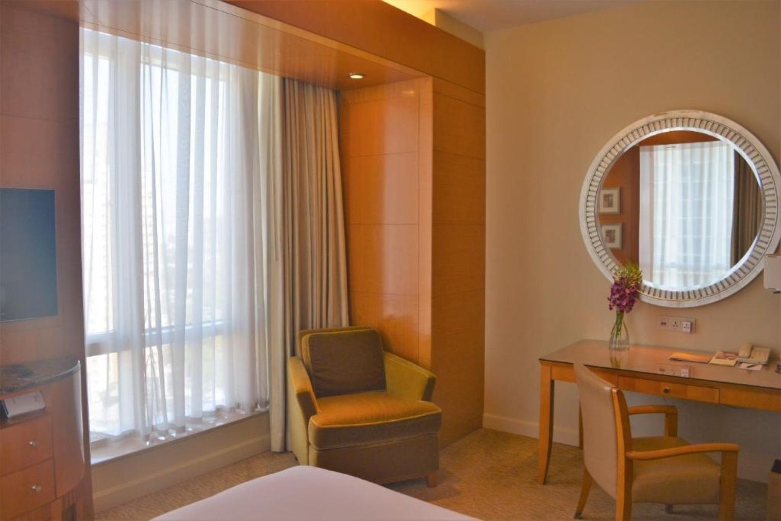 Four Seasons Hotel Mumbai Superior Room, 1 King Bed 7