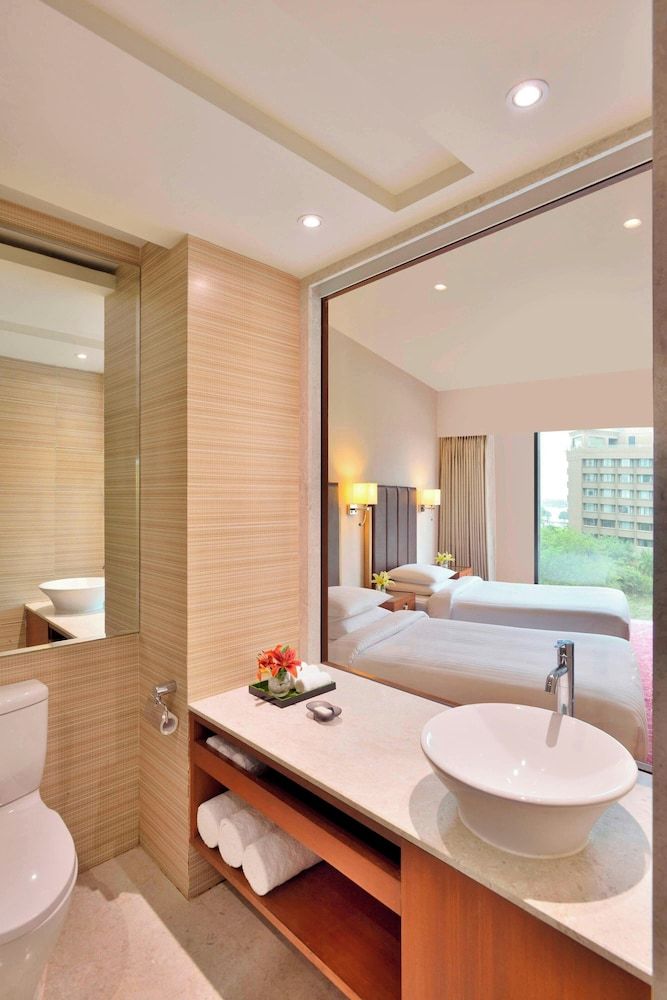 Courtyard by Marriott Hyderabad Superior Room, 2 Twin Beds 6