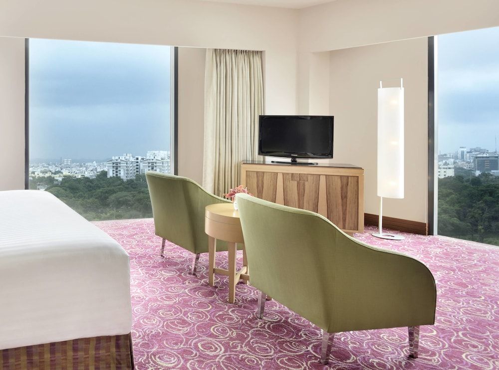 Courtyard by Marriott Hyderabad Superior Room, 2 Twin Beds 7