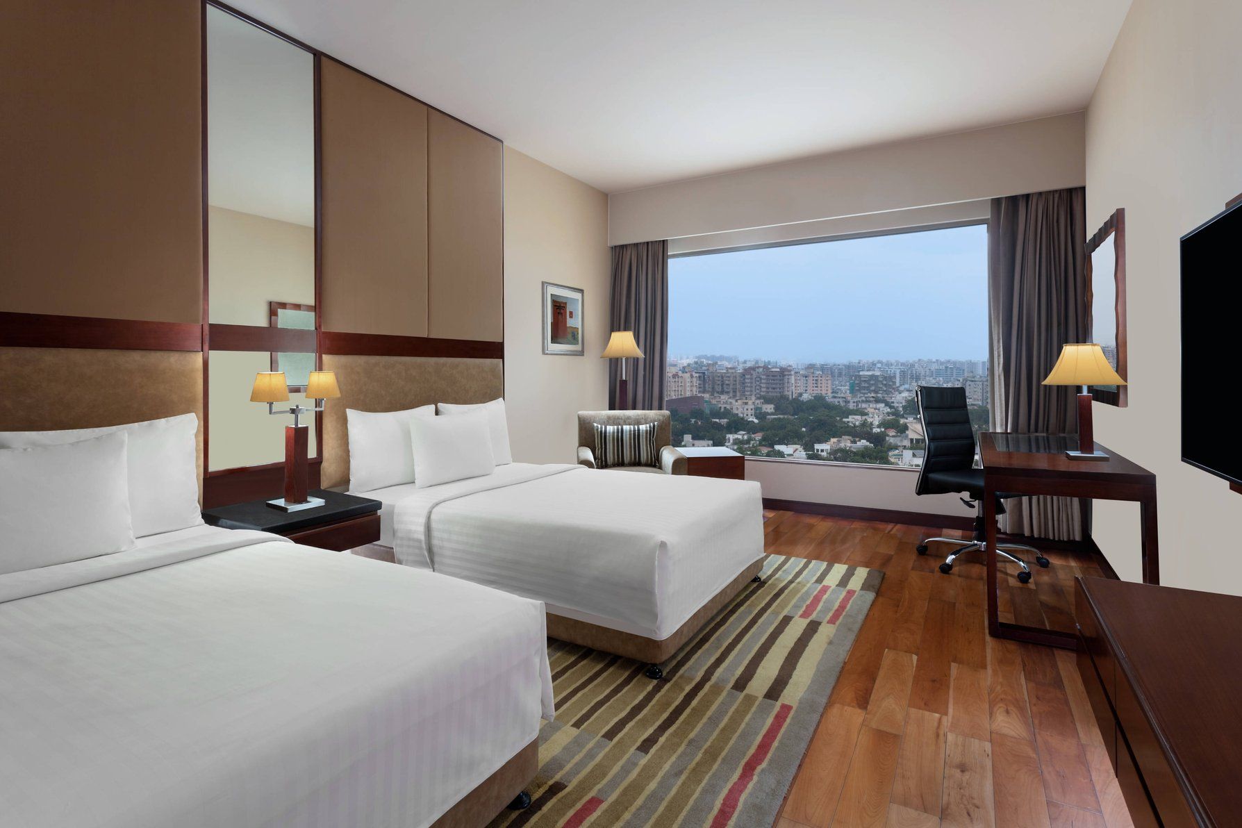 Twin/Twin Deluxe City View Guest Room