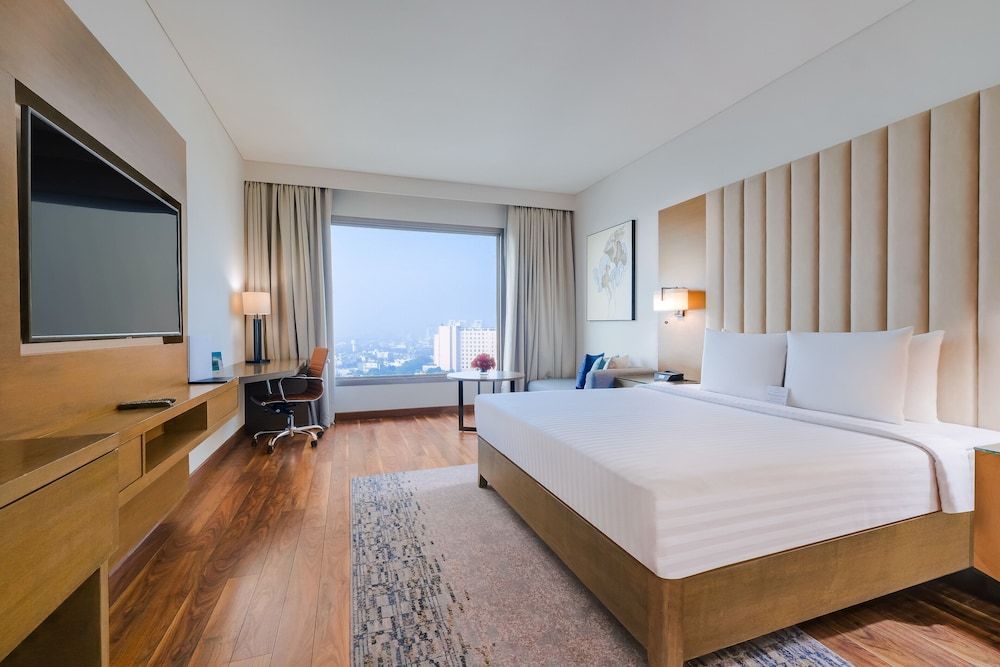 Club Room, 1 King Bed, Non Smoking