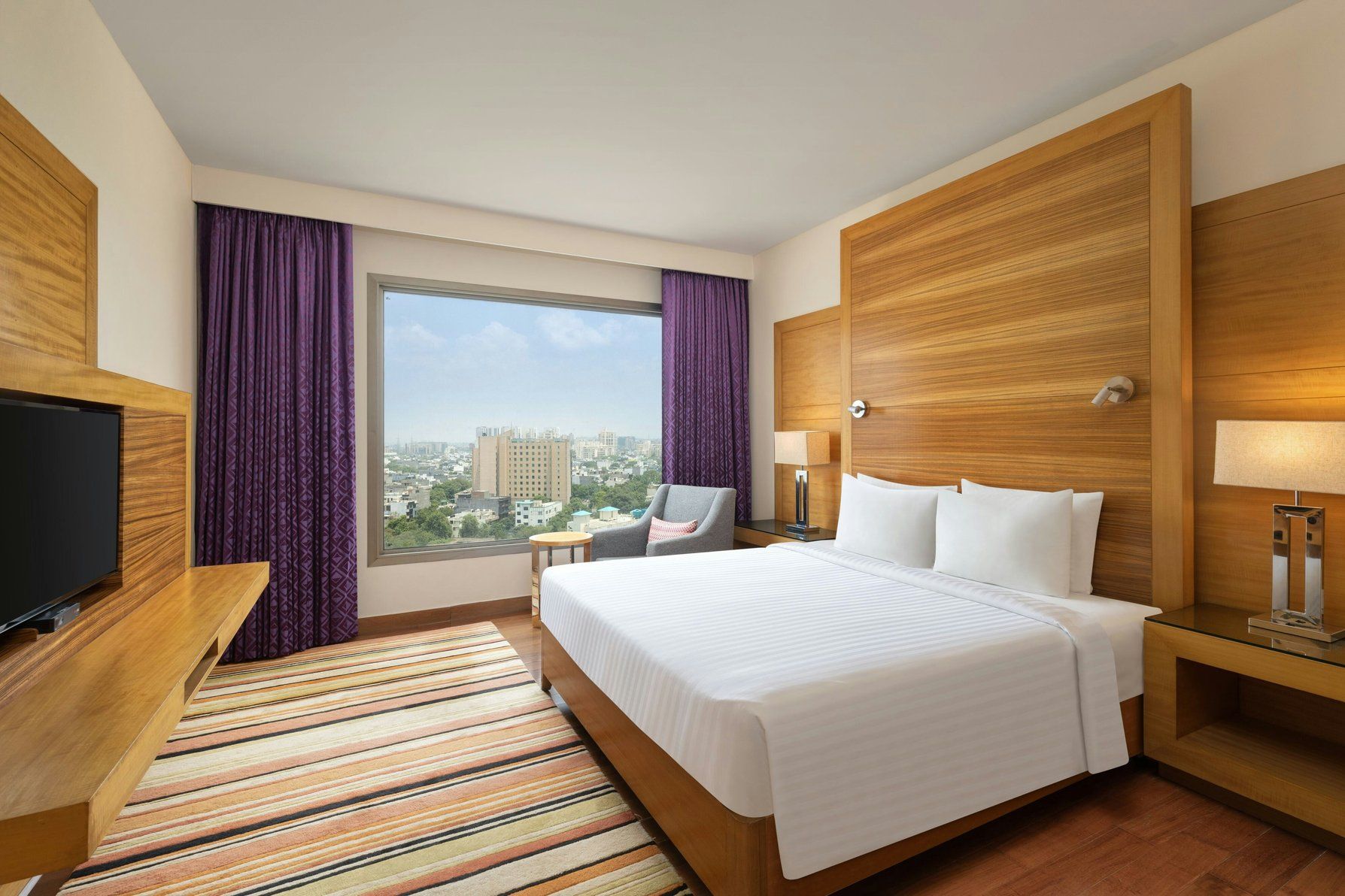 Club lounge access, 1 Bedroom Suite, 1 King, 6th - 15th floor