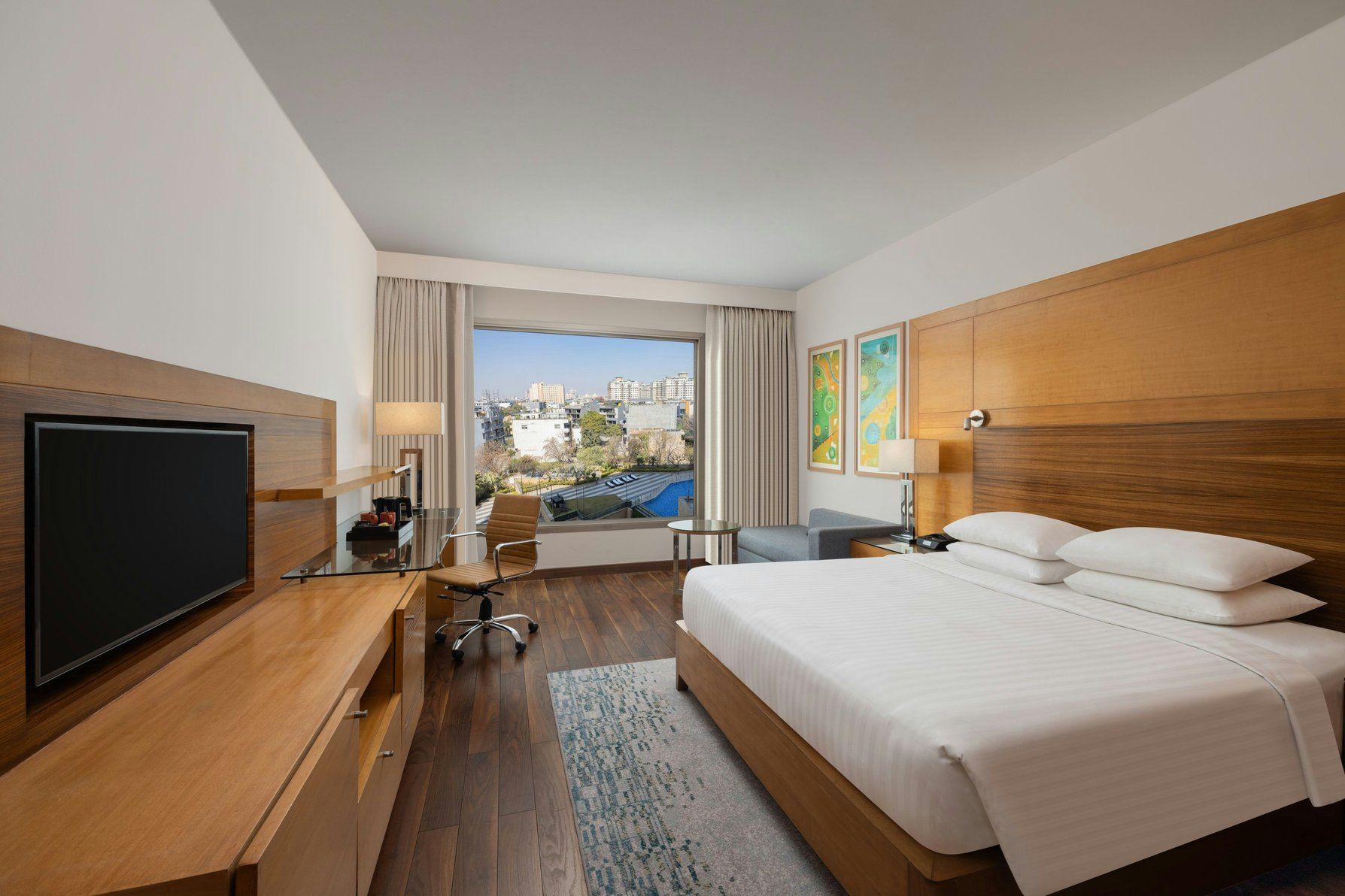 Guest room, 1 King, 6th - 15th floor