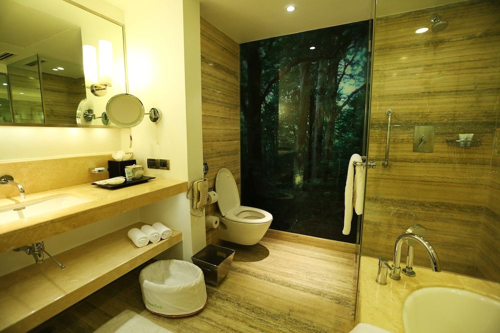 ITC Gardenia, a Luxury Collection Hotel, Bengaluru Room, 1 Queen Bed, Non Smoking, City View (Tower) 5