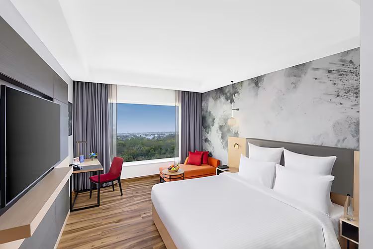 Hyatt Centric Janakpuri New Delhi Room, 2 Twin Beds, Pool Access, Pool View 3