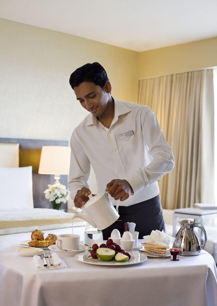 Courtyard by Marriott Mumbai International Airport Deluxe Room, 1 King Bed 5