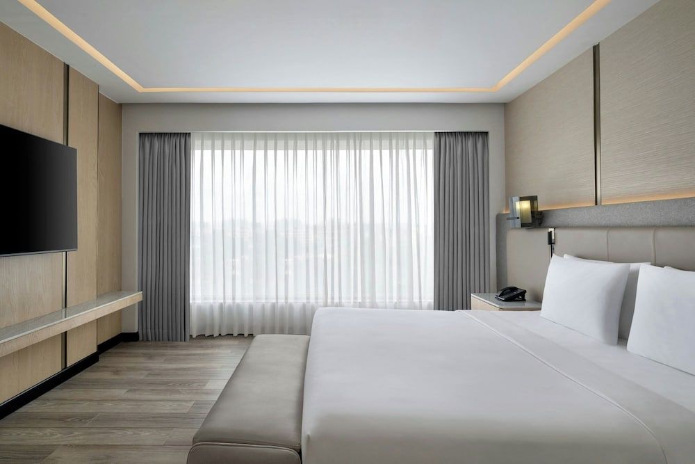 undefined Courtyard by Marriott Mumbai International Airport 10