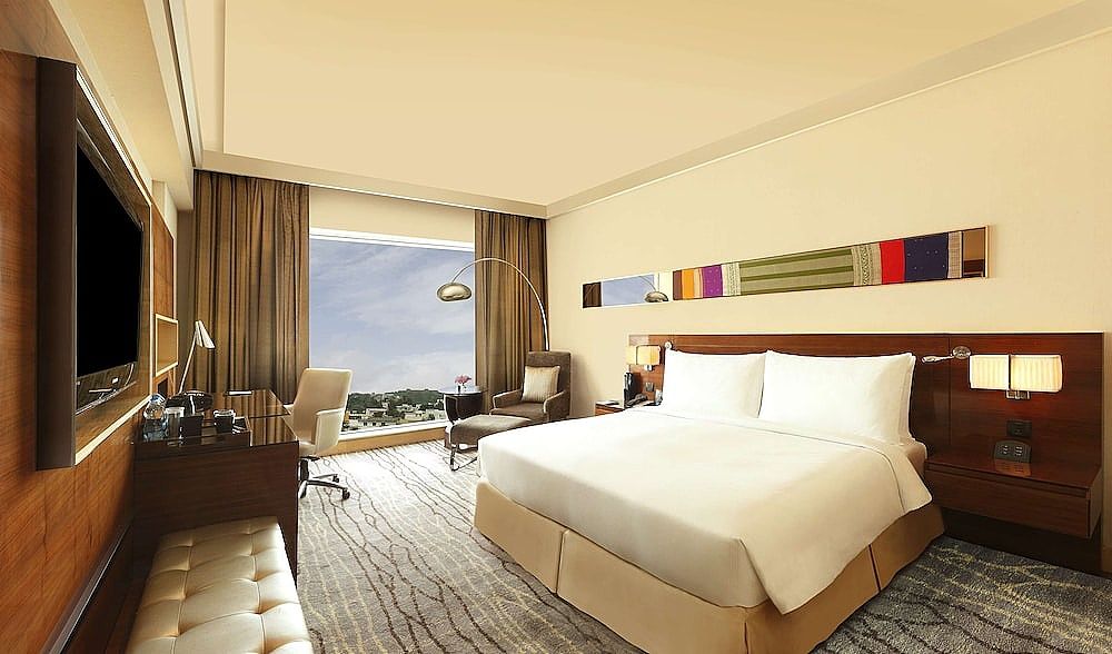 King Hilton, Room