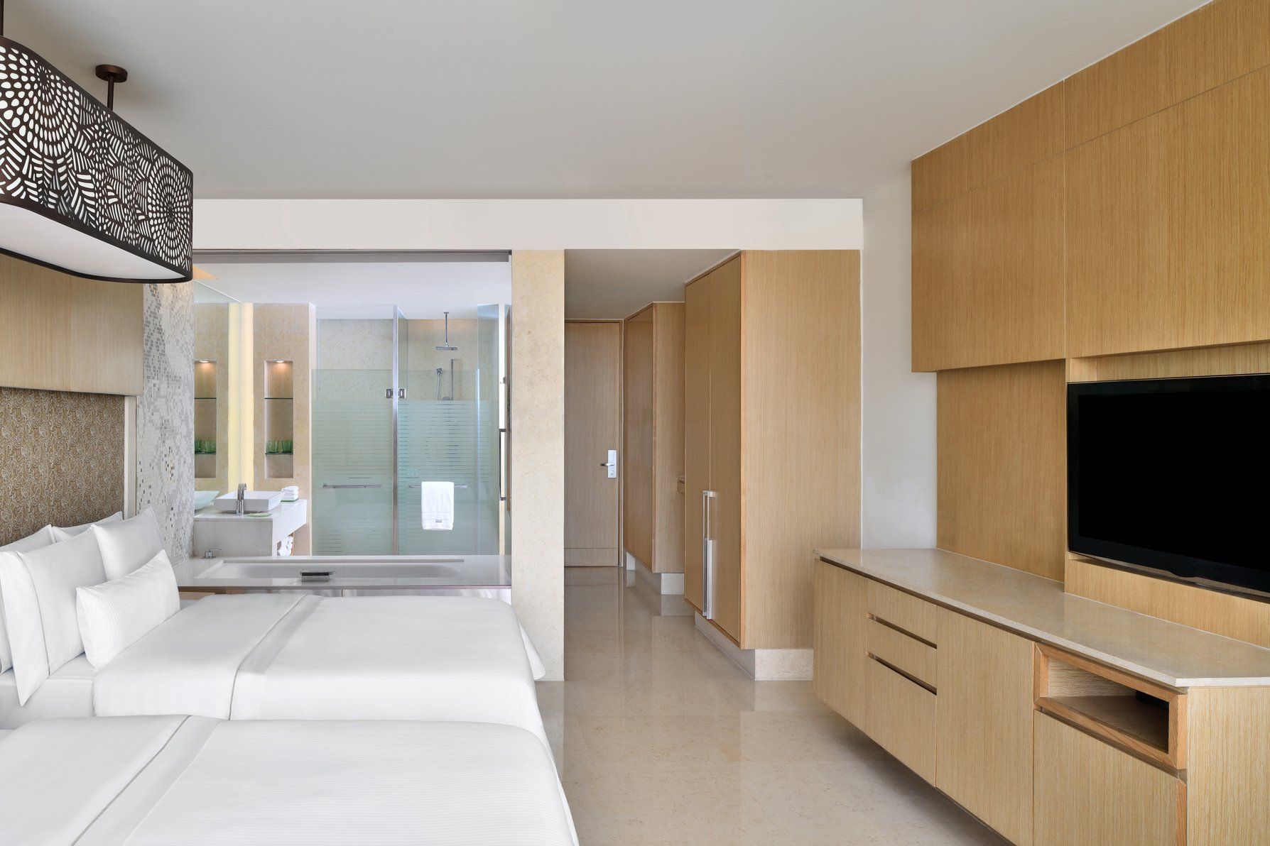 Guest room, 2 Queen, Pool view