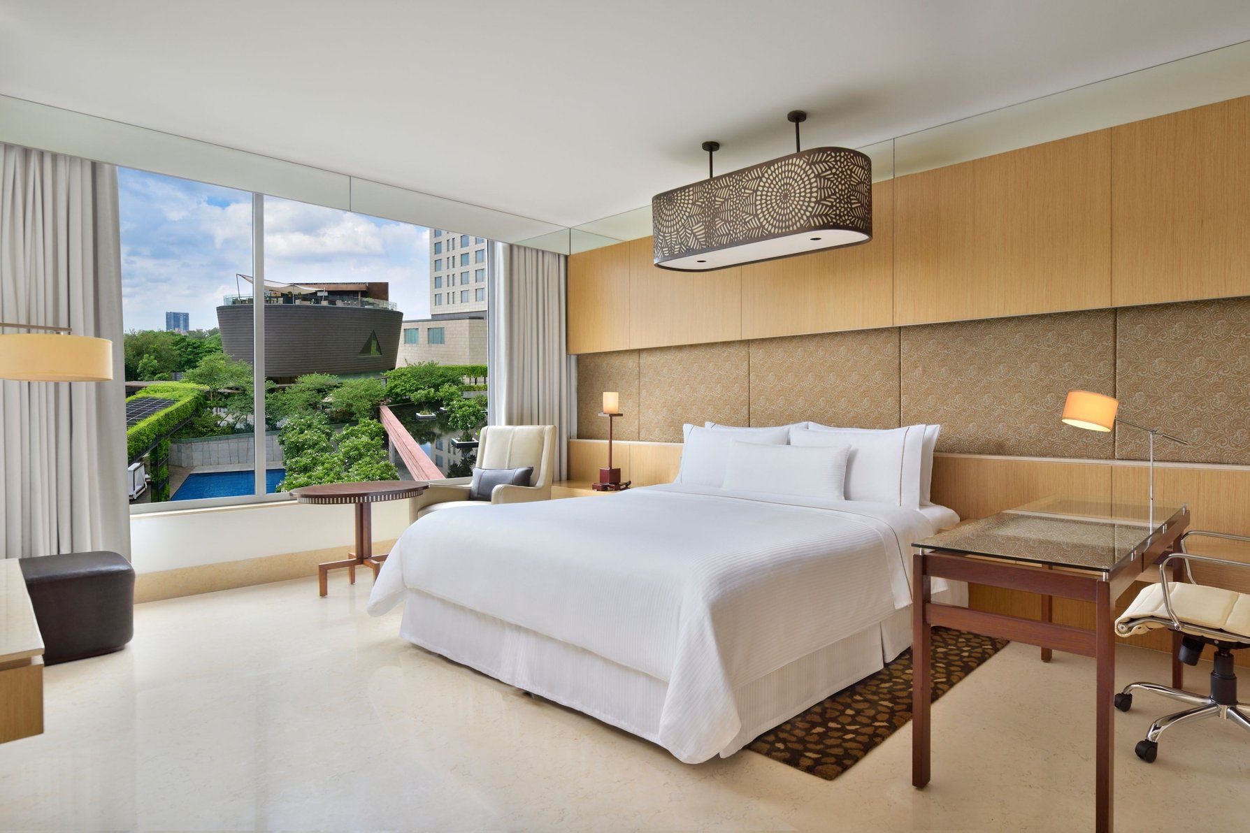 Guest room, 1 King, Pool view