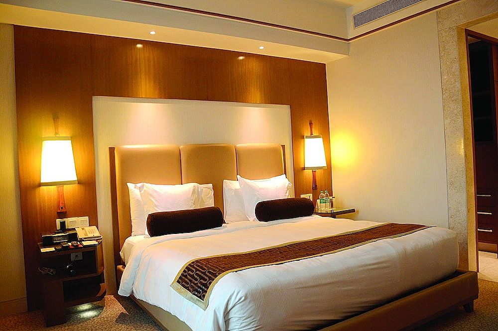 Standard Room, 1 King Bed, Business Lounge Access (Top Floor)