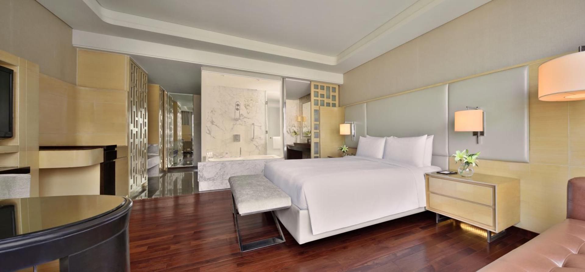 Guest Room, Twin