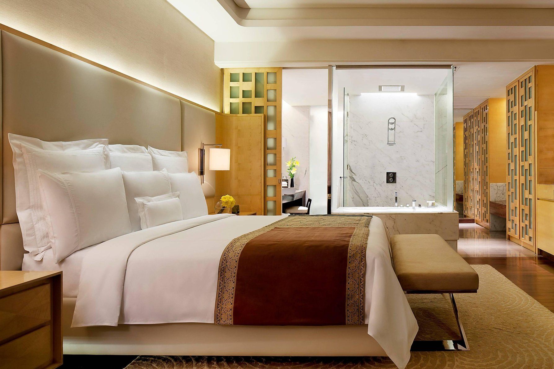 Daily INR 1000 credit, Executive lounge access, Guest room, 1 King