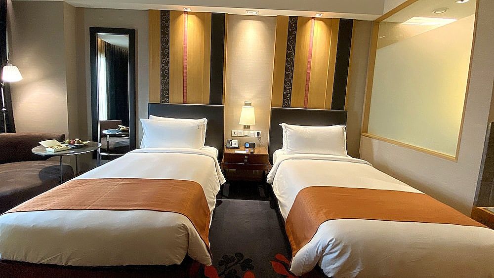 Standard Room, 2 Twin Beds, Smoking, Pool View