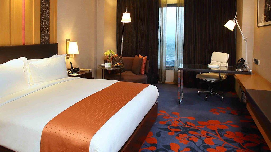 1 King bed 1 Bedroom Suite Lounge Access