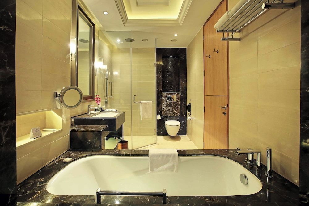 Crowne Plaza New Delhi Mayur Vihar Noida, an IHG Hotel Standard Room, 2 Twin Beds 4