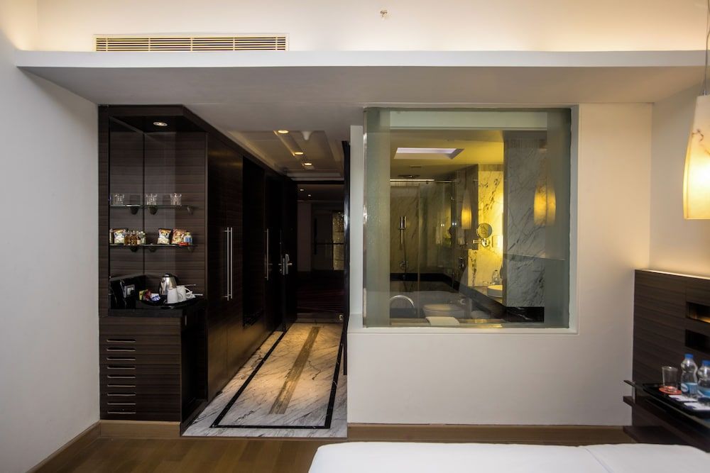 Le Méridien Coimbatore Room, 1 King Bed, City View 5