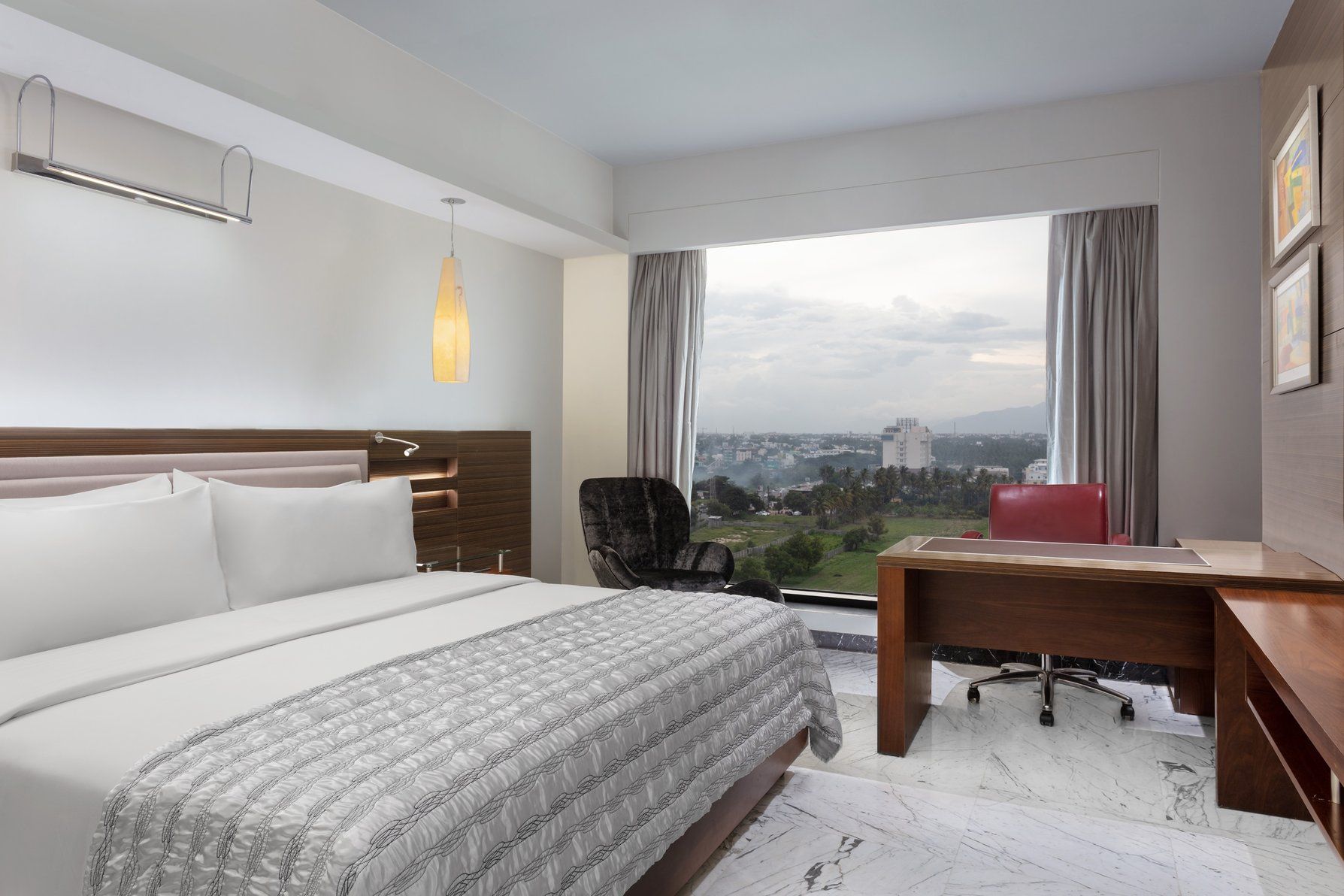 Club lounge access, 1 Bedroom Junior Suite, 1 King, City view, Atrium Building