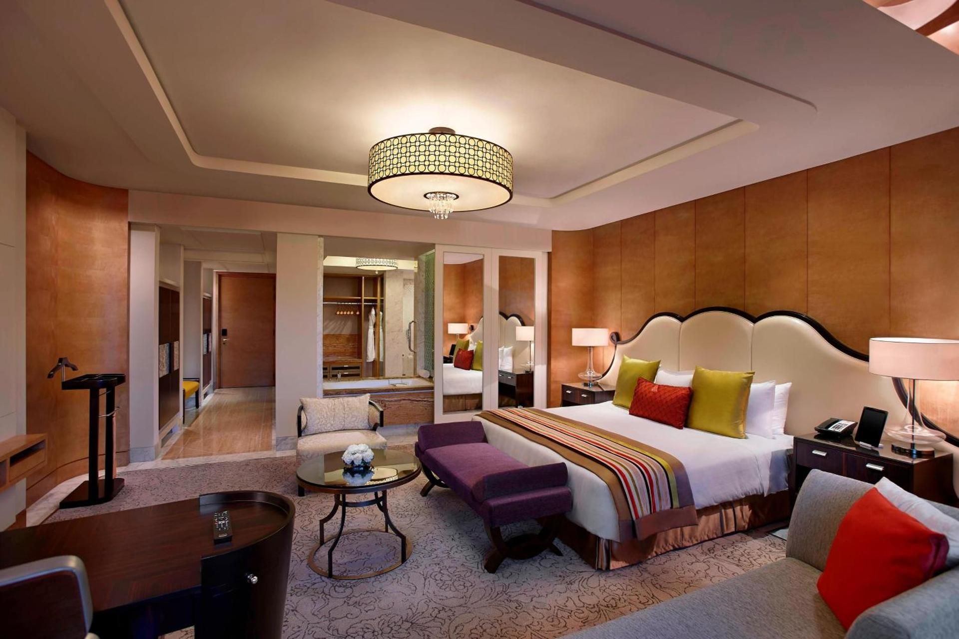Towers, 57Sqm, Club lounge access, Larger Guest room, 1 King or 2 Twin, City view, North Wing