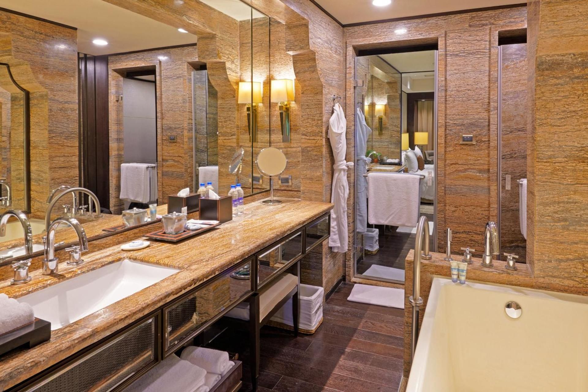 Executive Club, Guest room, 1 Queen or 2 Twin, East Wing
