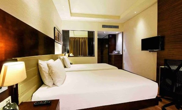 DoubleTree by Hilton Gurugram Baani Square Superior Room, 2 Twin Beds 3