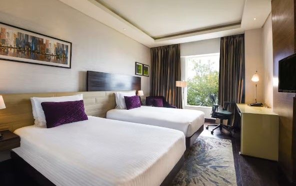 DoubleTree by Hilton Gurugram Baani Square Superior Room, 2 Twin Beds 4