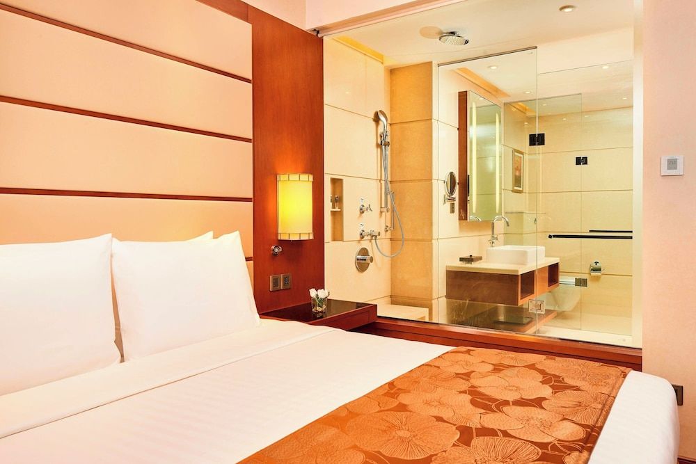 Courtyard by Marriott Kochi Airport Room, 1 King Bed 2