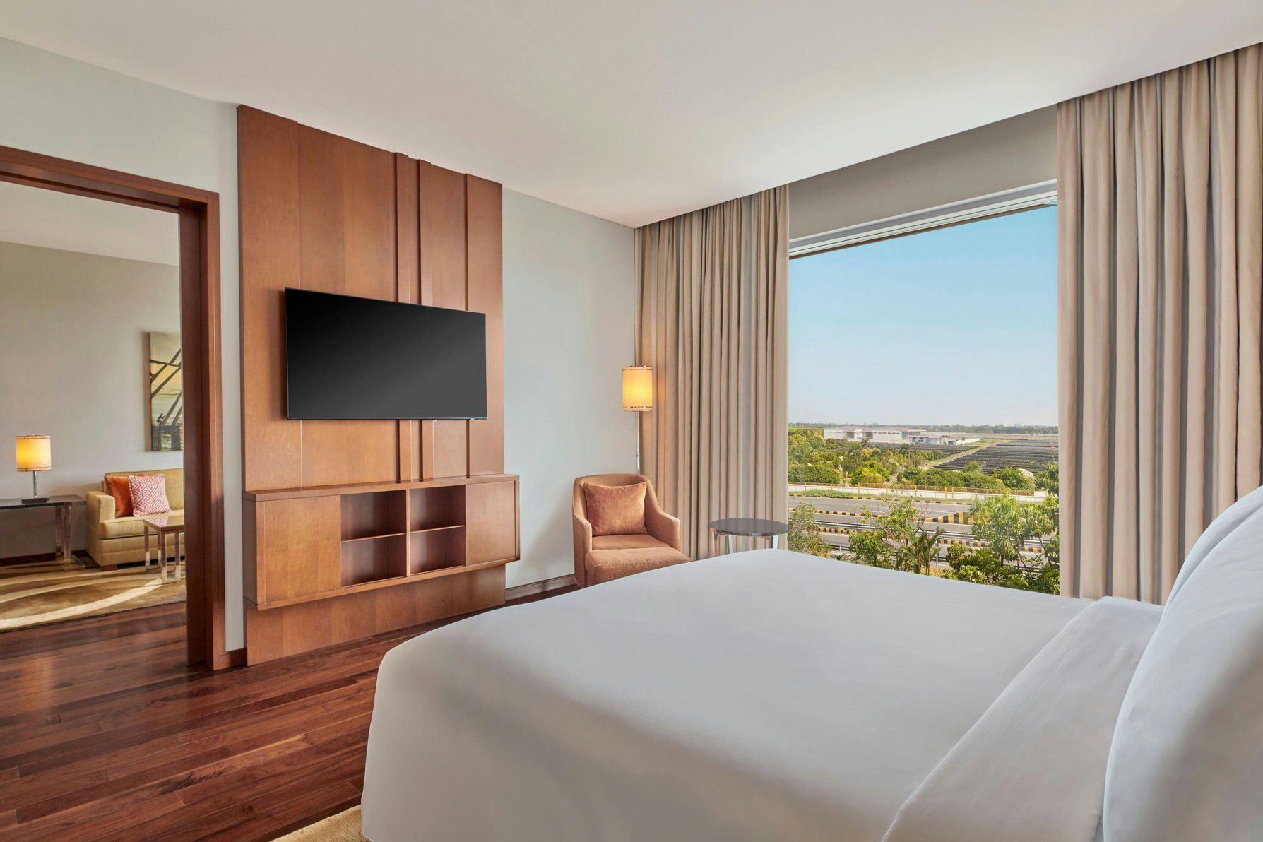 2 Hours Executive Lounge, 1 Bedroom 2 room Suite, 1 King