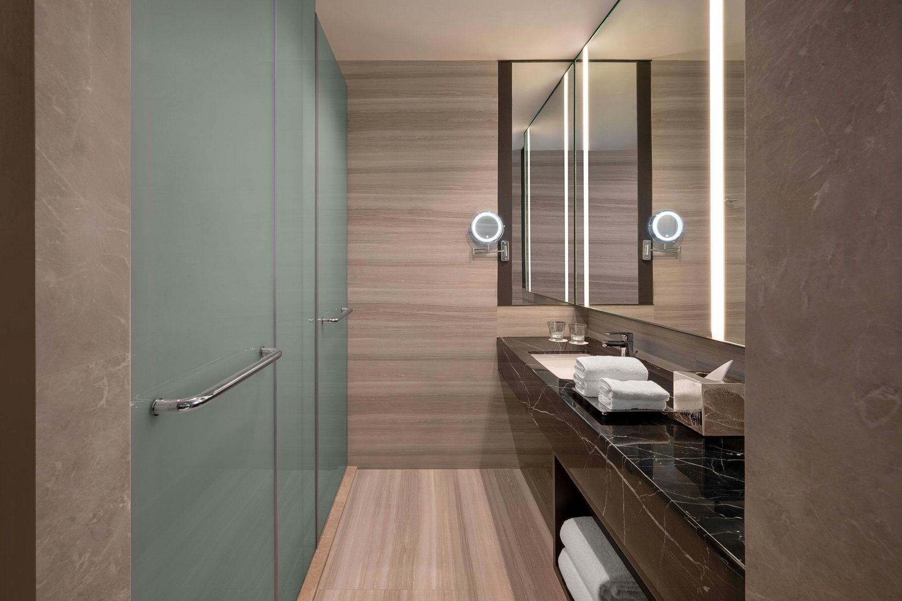 Deluxe King Room Bathroom