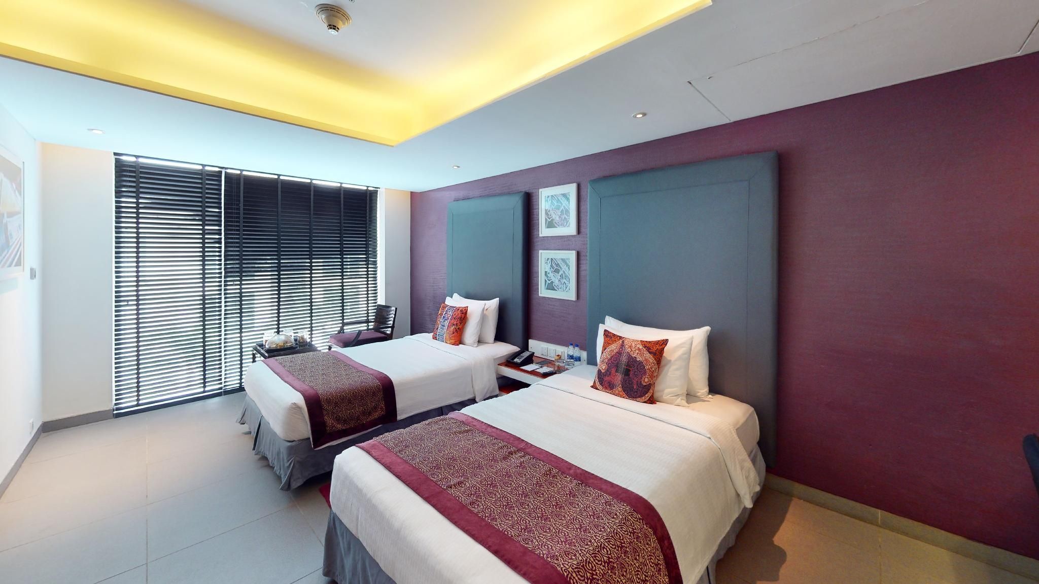 Deluxe Room Twin Gold Pool View