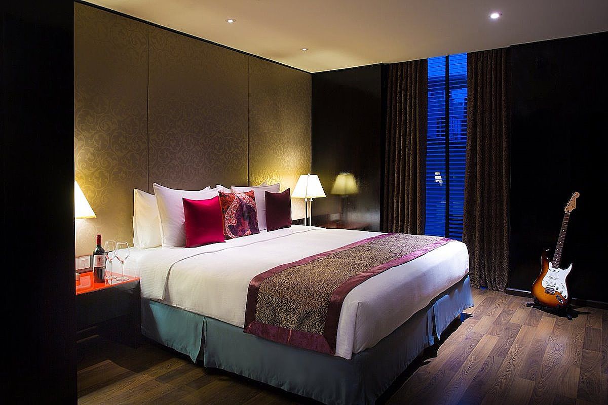 Deluxe Room Gold Pool View