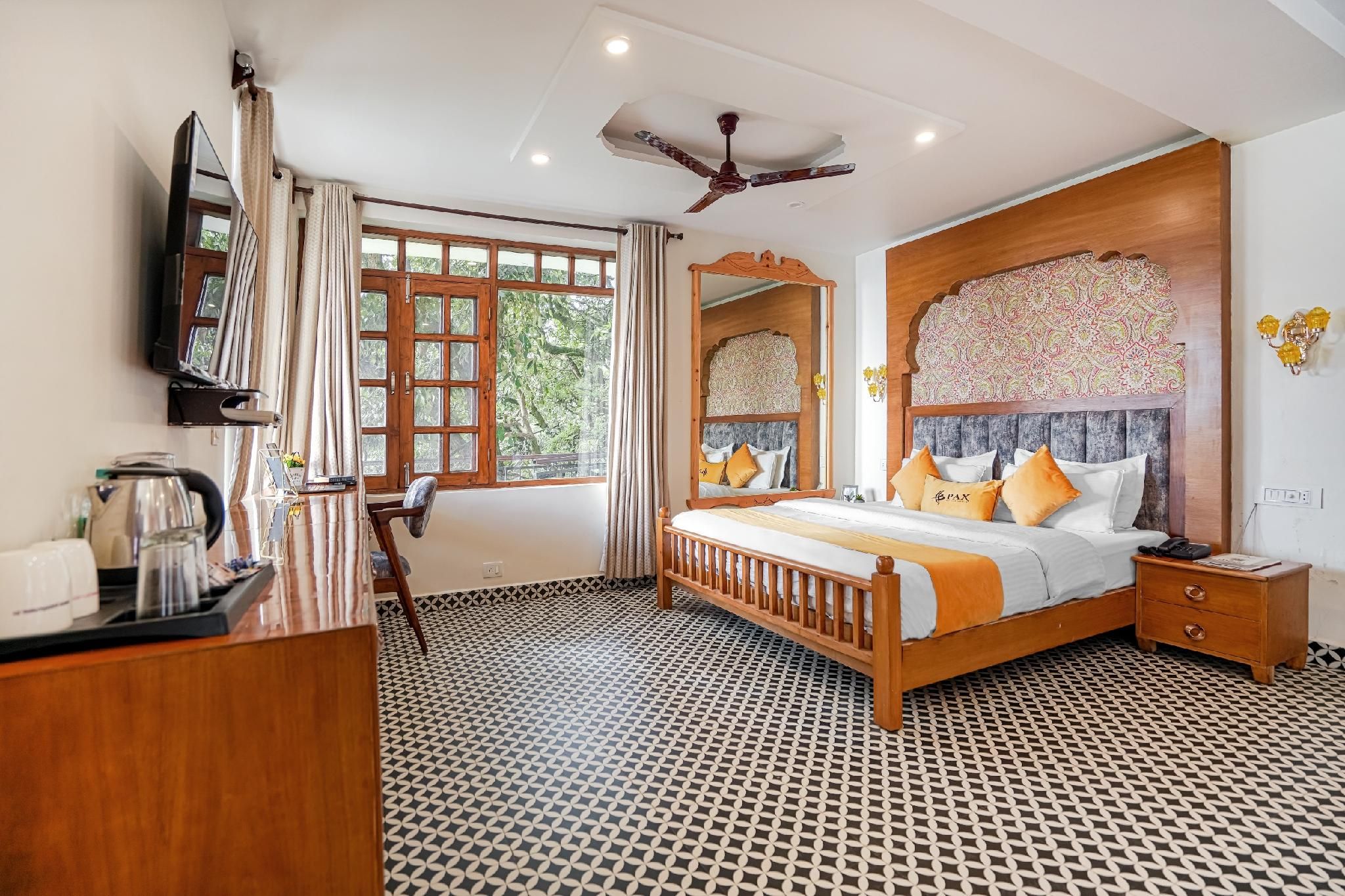Luxury Room with Balcony