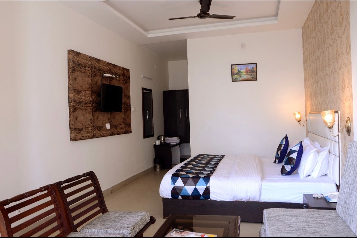 Deluxe Room with Valley View