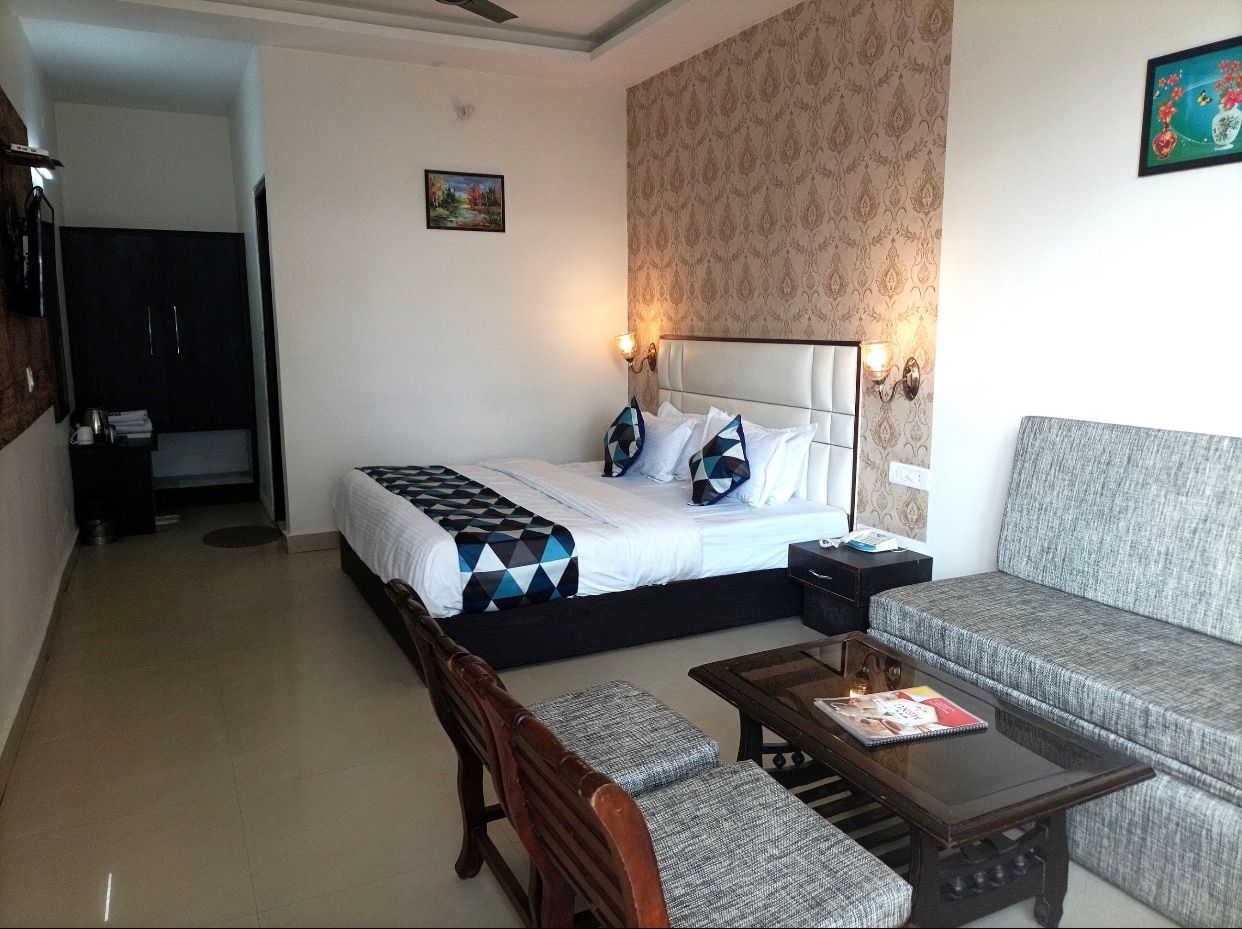 Deluxe Room with Valley View