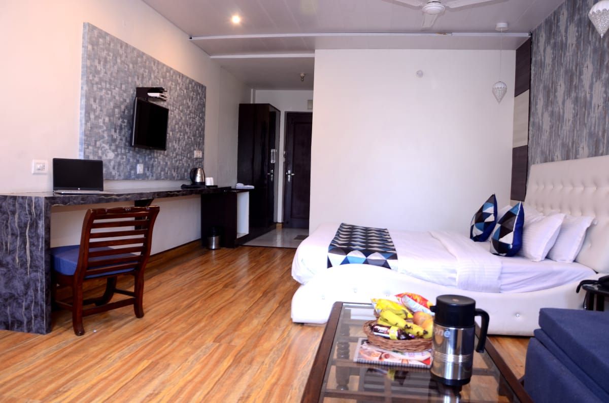 Deluxe Room with Valley View