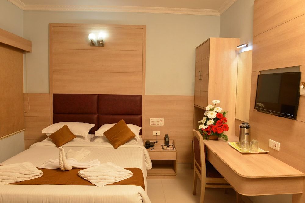 Sree Bharani Hotels Deluxe Room, 1 Queen Bed, City View