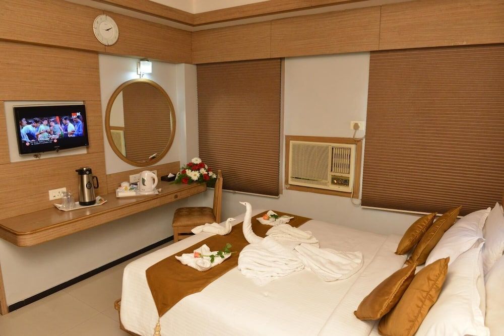 Sree Bharani Hotels Executive Double Room, 1 Queen Bed, City View 3