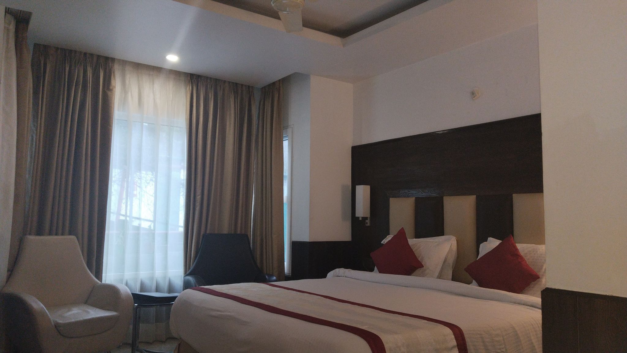 Deluxe Room (Non valley View)