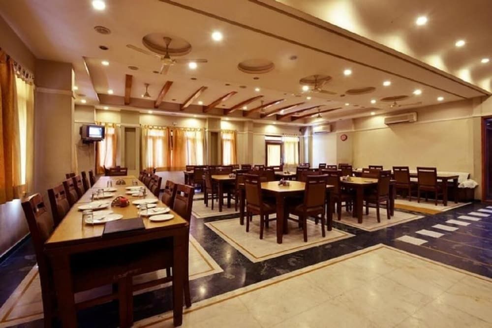 undefined Hotel Shrinathinn 4