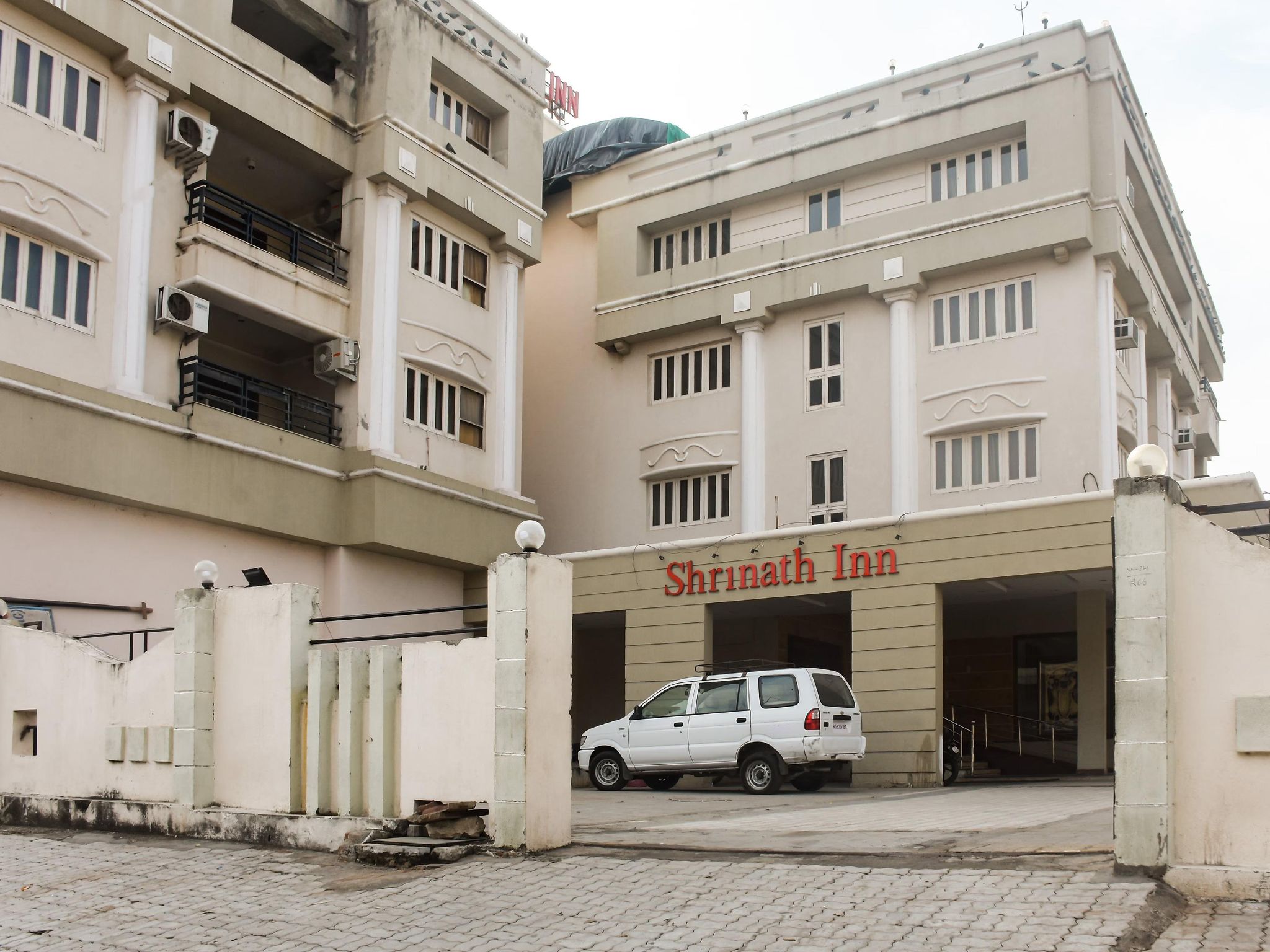 Hotel Shrinathinn 