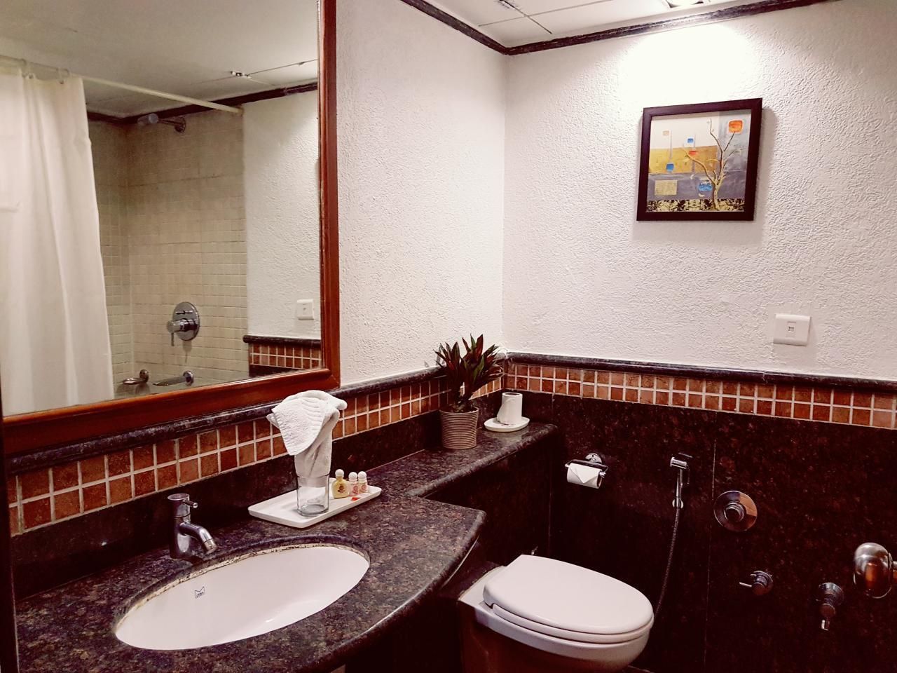 Silver room